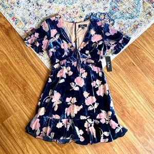 NWT Lulu’s velvet dress